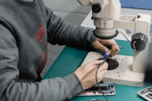 Slim Investeren: De Balans Tussen Vastgoed en Technologie